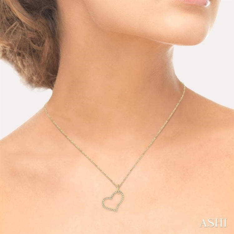 1/4 Ctw Round Cut Diamond Heart Pendant in 10K Yellow Gold with Chain 1/4 Ctw Round Cut Diamond Heart Pendant in 10K Yellow Gold with Chain