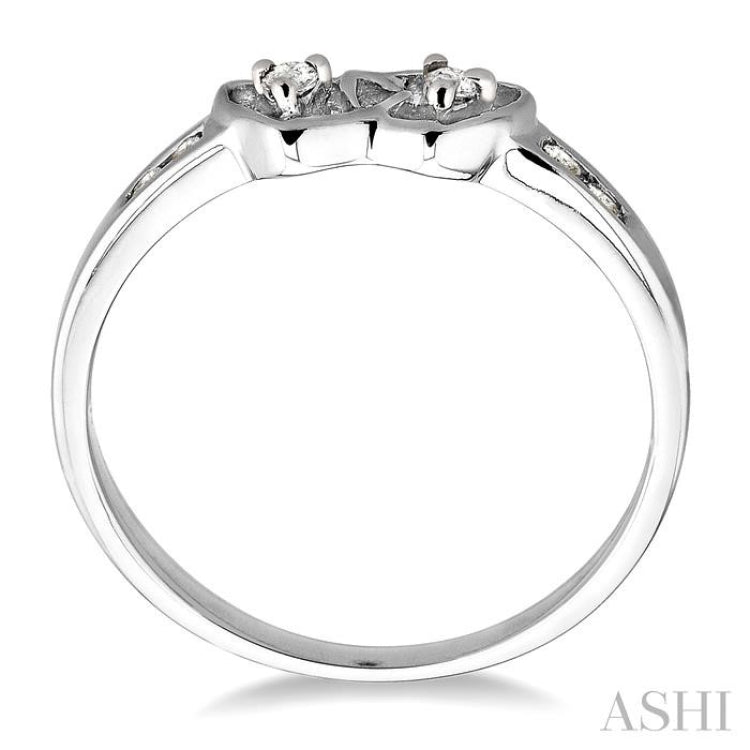 1/10 Ctw Round Cut Diamond Twin Heart Ring in Sterling Silver 1/10 Ctw Round Cut Diamond Twin Heart Ring in Sterling Silver