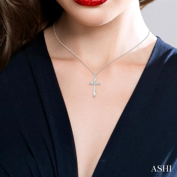 1/20 Ctw Single Cut Diamond Cross Pendant in Sterling Silver with Chain 1/20 Ctw Single Cut Diamond Cross Pendant in Sterling Silver with Chain