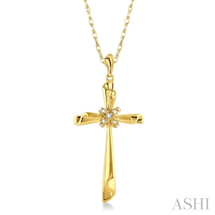1/20 Ctw Round Cut Diamond Pendant in 14K Yellow Gold with Chain 1/20 Ctw Round Cut Diamond Pendant in 14K Yellow Gold with Chain