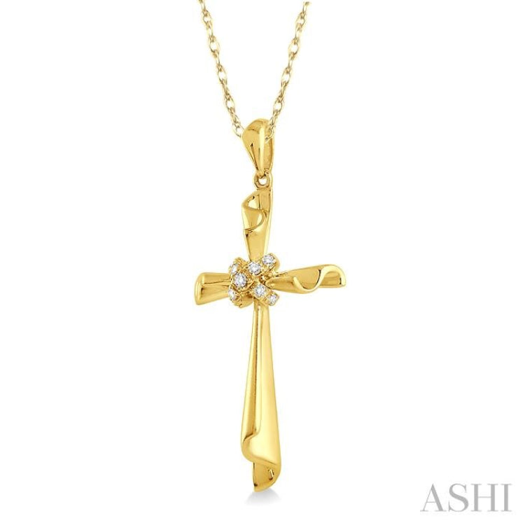 1/20 Ctw Round Cut Diamond Pendant in 14K Yellow Gold with Chain 1/20 Ctw Round Cut Diamond Pendant in 14K Yellow Gold with Chain