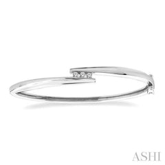 1/6 ctw Round Cut Diamond Bangle in Sterling Silver 1/6 ctw Round Cut Diamond Bangle in Sterling Silver