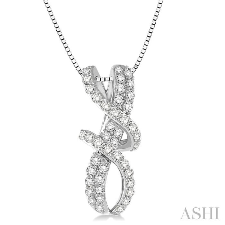 1/2 Ctw Round Cut Diamond Pendant in 14K White Gold with Chain 1/2 Ctw Round Cut Diamond Pendant in 14K White Gold with Chain