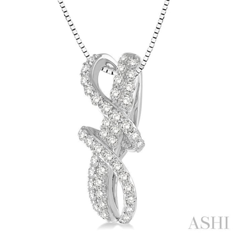 1/2 Ctw Round Cut Diamond Pendant in 14K White Gold with Chain 1/2 Ctw Round Cut Diamond Pendant in 14K White Gold with Chain