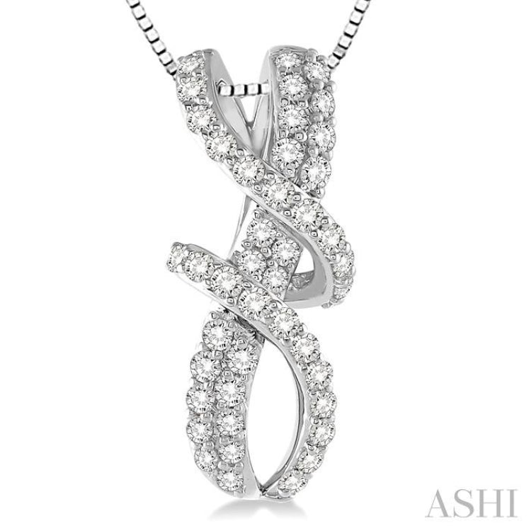 1/2 Ctw Round Cut Diamond Pendant in 14K White Gold with Chain 1/2 Ctw Round Cut Diamond Pendant in 14K White Gold with Chain