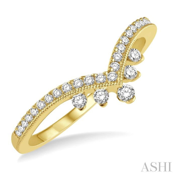 1/4 ctw Chevron Shank Round Cut Diamond Band in 14K Yellow Gold 1/4 ctw Chevron Shank Round Cut Diamond Band in 14K Yellow Gold
