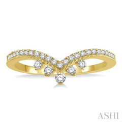 1/4 ctw Chevron Shank Round Cut Diamond Band in 14K Yellow Gold 1/4 ctw Chevron Shank Round Cut Diamond Band in 14K Yellow Gold