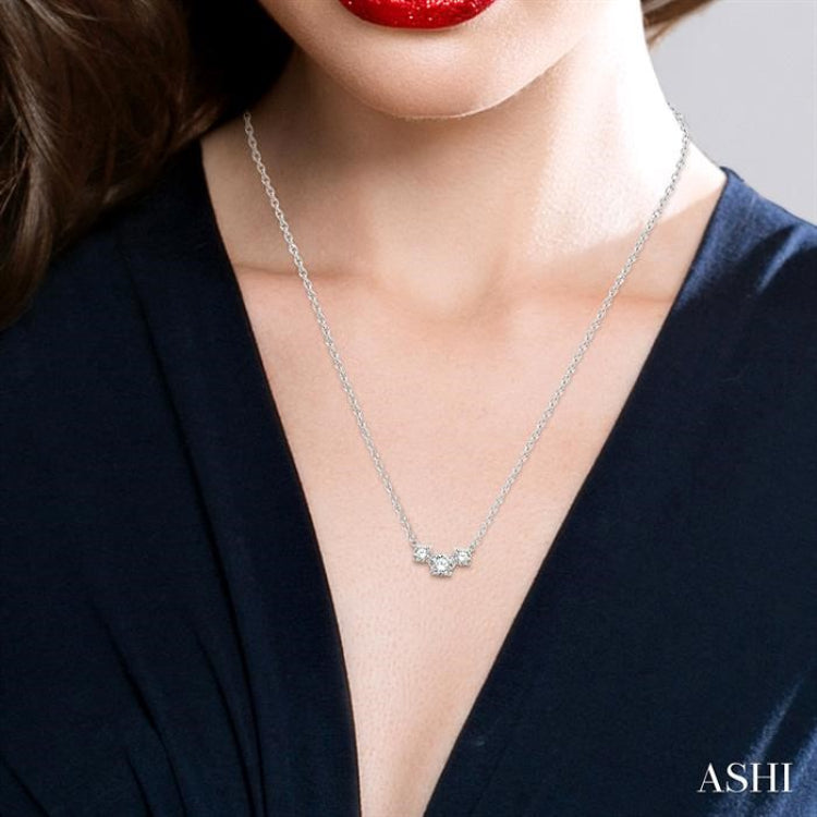 3/4 Ctw Three Stone Round Cut Diamond Necklace in 14K White Gold 3/4 Ctw Three Stone Round Cut Diamond Necklace in 14K White Gold