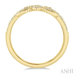 1/6 ctw Chevron Loop Lattice Round Cut Diamond Wedding Band in 14K Yellow Gold 1/6 ctw Chevron Loop Lattice Round Cut Diamond Wedding Band in 14K Yellow Gold