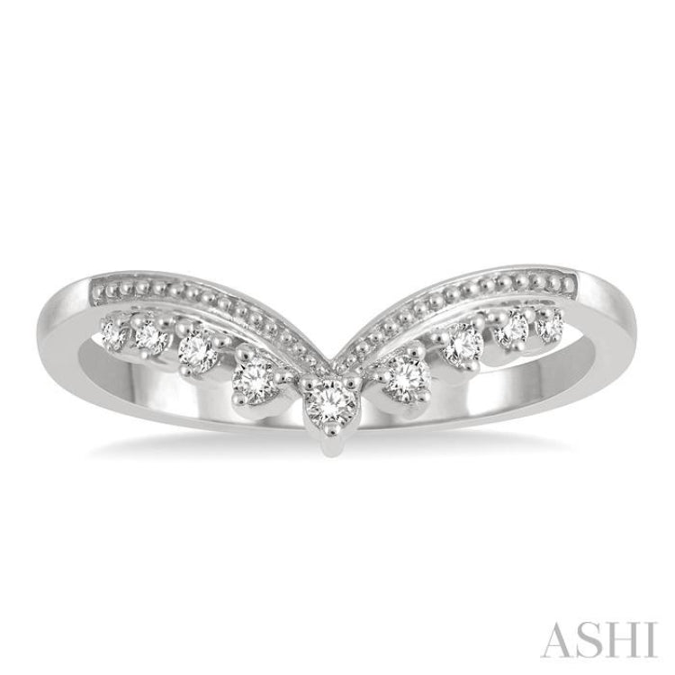 1/10 Ctw Chevron Round Cut Diamond Highlighted Wedding Ring in 14K White Gold 1/10 Ctw Chevron Round Cut Diamond Highlighted Wedding Ring in 14K White Gold