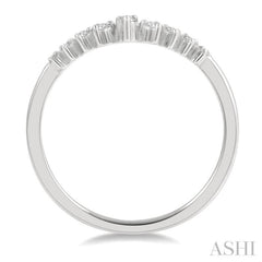 1/10 Ctw Chevron Round Cut Diamond Highlighted Wedding Ring in 14K White Gold 1/10 Ctw Chevron Round Cut Diamond Highlighted Wedding Ring in 14K White Gold