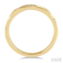 1/10 ctw Pod Shape Grooves Round Cut Diamond Stackable Band in 14K Yellow Gold 1/10 ctw Pod Shape Grooves Round Cut Diamond Stackable Band in 14K Yellow Gold