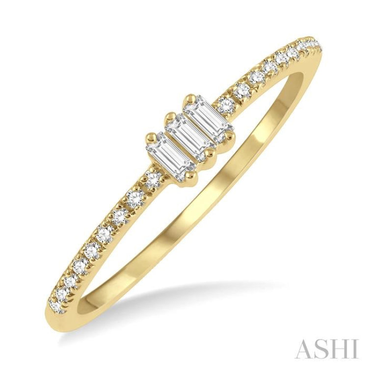 1/5 Ctw Baguette and Round Cut Diamond Petite Fashion Ring in 10K Yellow Gold 1/5 Ctw Baguette and Round Cut Diamond Petite Fashion Ring in 10K Yellow Gold