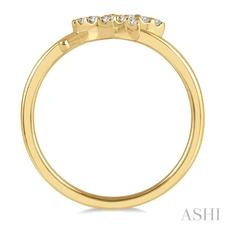 1/10 Ctw Leaf Motif Round Cut Diamond Petite Fashion Ring in 10K Yellow Gold 1/10 Ctw Leaf Motif Round Cut Diamond Petite Fashion Ring in 10K Yellow Gold