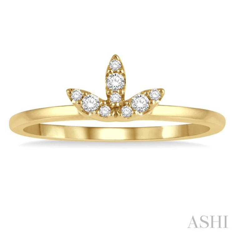 1/10 Ctw Tri Leaf Round Cut Diamond Petite Fashion Ring in 10K Yellow Gold 1/10 Ctw Tri Leaf Round Cut Diamond Petite Fashion Ring in 10K Yellow Gold