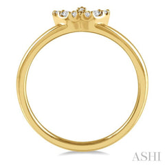 1/10 Ctw Tri Leaf Round Cut Diamond Petite Fashion Ring in 10K Yellow Gold 1/10 Ctw Tri Leaf Round Cut Diamond Petite Fashion Ring in 10K Yellow Gold