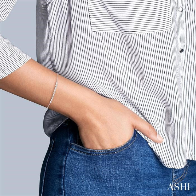 1/5 Ctw Bezel Round Cut Diamond Petite Bracelet in 10K White Gold 1/5 Ctw Bezel Round Cut Diamond Petite Bracelet in 10K White Gold