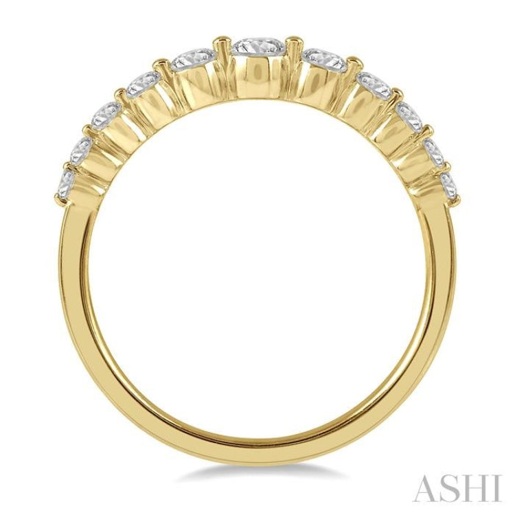 1/3 ctw Graduated Round Cut Diamond Fashion Ring in 14K Yellow Gold 1/3 ctw Graduated Round Cut Diamond Fashion Ring in 14K Yellow Gold