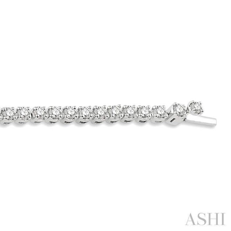 3 Ctw Round Cut Diamond Tennis Bracelet in 14K White Gold 3 Ctw Round Cut Diamond Tennis Bracelet in 14K White Gold