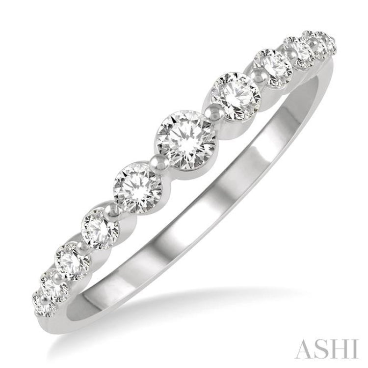 1/3 ctw Graduated Round Cut Diamond Fashion Ring in 14K White Gold 1/3 ctw Graduated Round Cut Diamond Fashion Ring in 14K White Gold