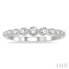 1/3 ctw Graduated Round Cut Diamond Fashion Ring in 14K White Gold 1/3 ctw Graduated Round Cut Diamond Fashion Ring in 14K White Gold