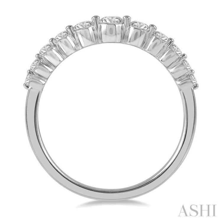 1/3 ctw Graduated Round Cut Diamond Fashion Ring in 14K White Gold 1/3 ctw Graduated Round Cut Diamond Fashion Ring in 14K White Gold