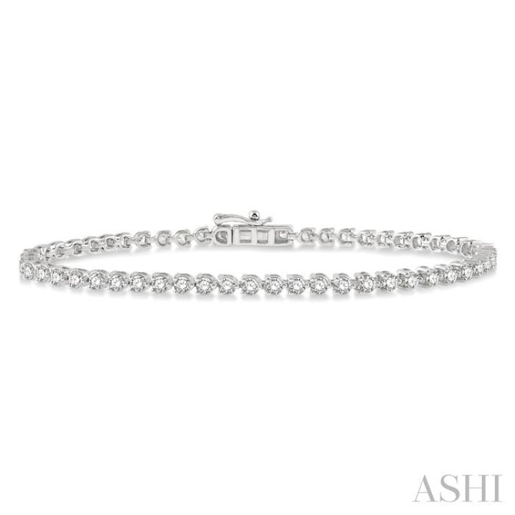 2 Ctw Tri-Prong Round Cut Diamond Tennis Bracelet in 14K White Gold 2 Ctw Tri-Prong Round Cut Diamond Tennis Bracelet in 14K White Gold