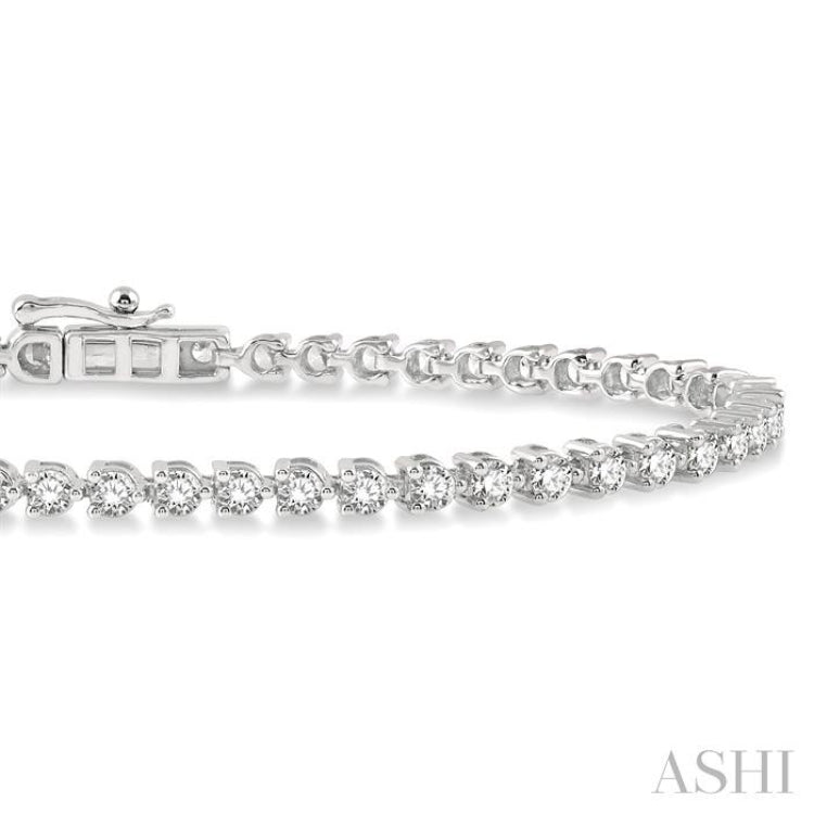 2 Ctw Tri-Prong Round Cut Diamond Tennis Bracelet in 14K White Gold 2 Ctw Tri-Prong Round Cut Diamond Tennis Bracelet in 14K White Gold