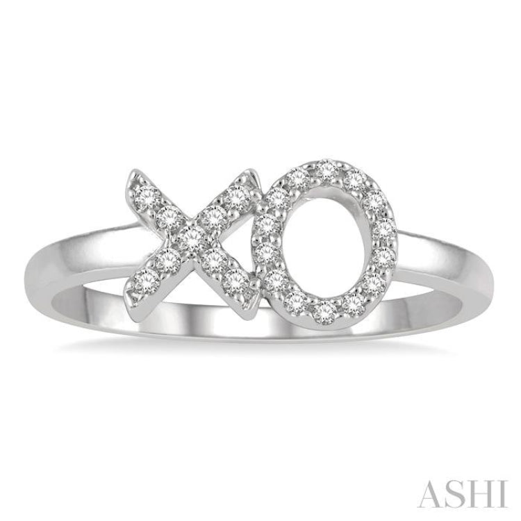 1/6 Ctw 'XO' Hugs and Kisses Round Cut Diamond Petite Fashion Ring in 14K White Gold 1/6 Ctw 'XO' Hugs and Kisses Round Cut Diamond Petite Fashion Ring in 14K White Gold
