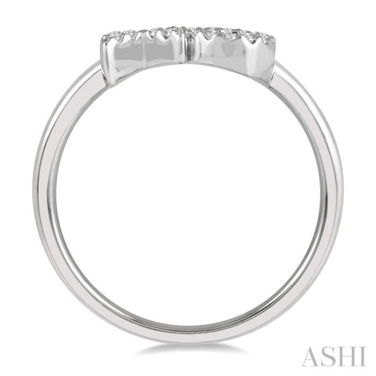 1/6 Ctw 'XO' Hugs and Kisses Round Cut Diamond Petite Fashion Ring in 14K White Gold 1/6 Ctw 'XO' Hugs and Kisses Round Cut Diamond Petite Fashion Ring in 14K White Gold