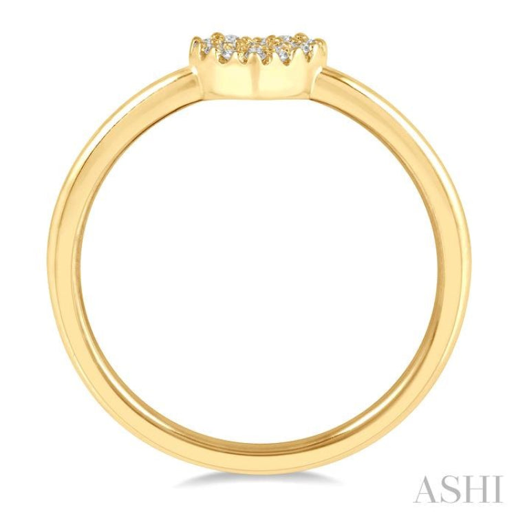 1/10 Ctw Heart Charm Round Cut Diamond Petite Fashion Ring in 14K Yellow Gold 1/10 Ctw Heart Charm Round Cut Diamond Petite Fashion Ring in 14K Yellow Gold
