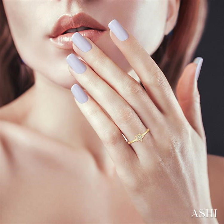 1/10 Ctw Star Round Cut Diamond Petite Fashion Ring in 14K Yellow Gold 1/10 Ctw Star Round Cut Diamond Petite Fashion Ring in 14K Yellow Gold