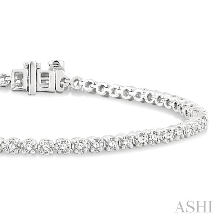 2 Ctw Round Cut Diamond Tennis Bracelet in 14K White Gold 2 Ctw Round Cut Diamond Tennis Bracelet in 14K White Gold