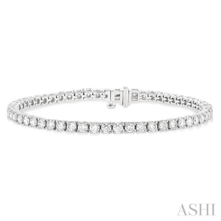 5 Ctw Round Cut Diamond Tennis Bracelet in 14K White Gold 5 Ctw Round Cut Diamond Tennis Bracelet in 14K White Gold