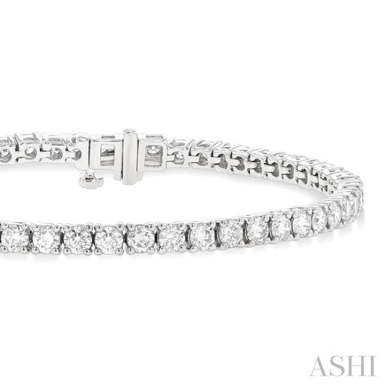 5 Ctw Round Cut Diamond Tennis Bracelet in 14K White Gold 5 Ctw Round Cut Diamond Tennis Bracelet in 14K White Gold