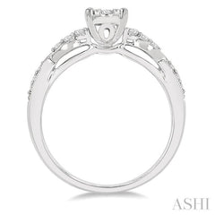 1/2 Ctw Oval Shape Center Criss-Cross Carved Shank Lovebright Round Cut Diamond Engagement Ring in 14K White Gold 1/2 Ctw Oval Shape Center Criss-Cross Carved Shank Lovebright Round Cut Diamond Engagement Ring in 14K White Gold