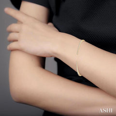 1/2 ctw Round Cut Diamond Claw Cuff Bangle in 14K Yellow Gold 1/2 ctw Round Cut Diamond Claw Cuff Bangle in 14K Yellow Gold