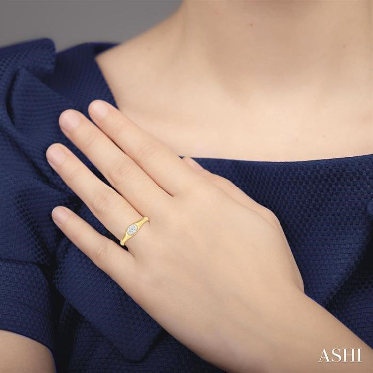 1/8 Ctw Oval Shape Lovebright Diamond Ring in 14K Yellow and White Gold 1/8 Ctw Oval Shape Lovebright Diamond Ring in 14K Yellow and White Gold