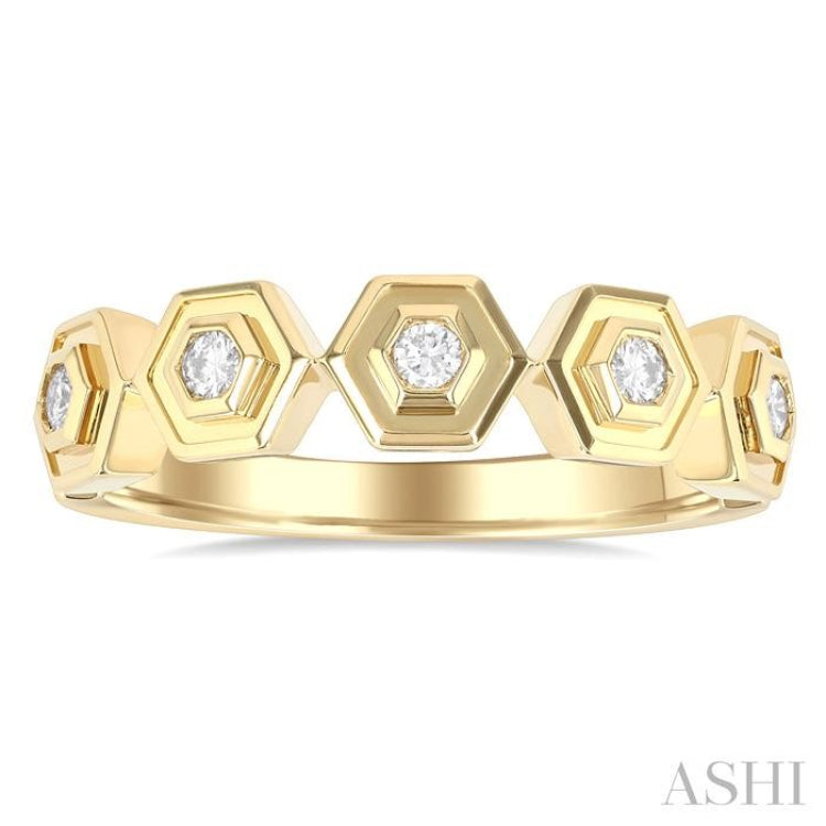 1/8 Ctw Hexagon Shape Link Round Cut Diamond Fashion Ring in 14K Yellow Gold 1/8 Ctw Hexagon Shape Link Round Cut Diamond Fashion Ring in 14K Yellow Gold