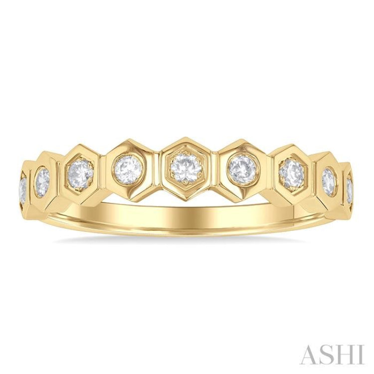 1/5 ctw Hexagon Shape Link Round Cut Diamond Fashion Ring in 14K Yellow Gold 1/5 ctw Hexagon Shape Link Round Cut Diamond Fashion Ring in 14K Yellow Gold
