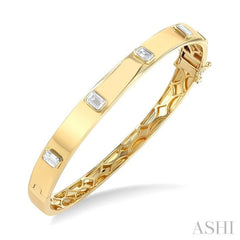 1 1/2 ctw Bezel Set Emerald Cut Diamond Bangle in 14K Yellow Gold 1 1/2 ctw Bezel Set Emerald Cut Diamond Bangle in 14K Yellow Gold