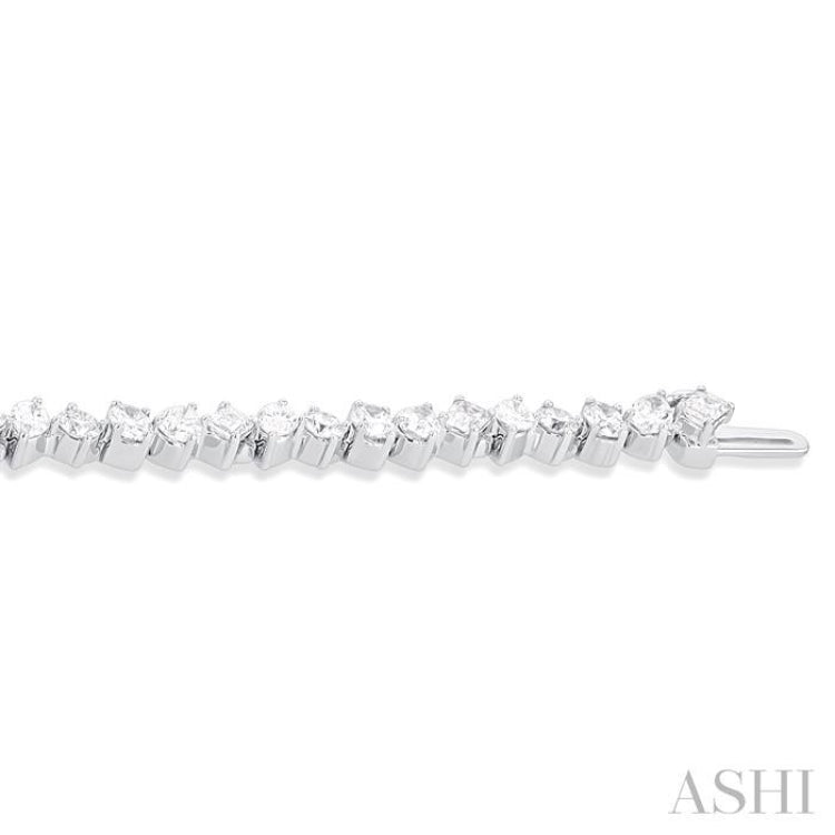 5 3/4 Ctw Mixed Shape Cut Diamond Fashion Bracelet in 14K White Gold 5 3/4 Ctw Mixed Shape Cut Diamond Fashion Bracelet in 14K White Gold