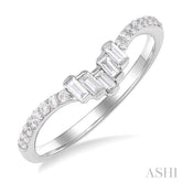 1/4 Ctw Baguette Cut Chevron Centerpiece Round Cut Diamond Wedding Band in 14K White Gold
