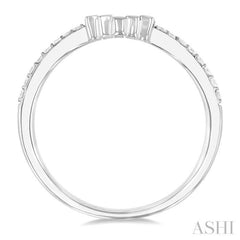 1/4 Ctw Baguette Cut Chevron Centerpiece Round Cut Diamond Wedding Band in 14K White Gold 1/4 Ctw Baguette Cut Chevron Centerpiece Round Cut Diamond Wedding Band in 14K White Gold