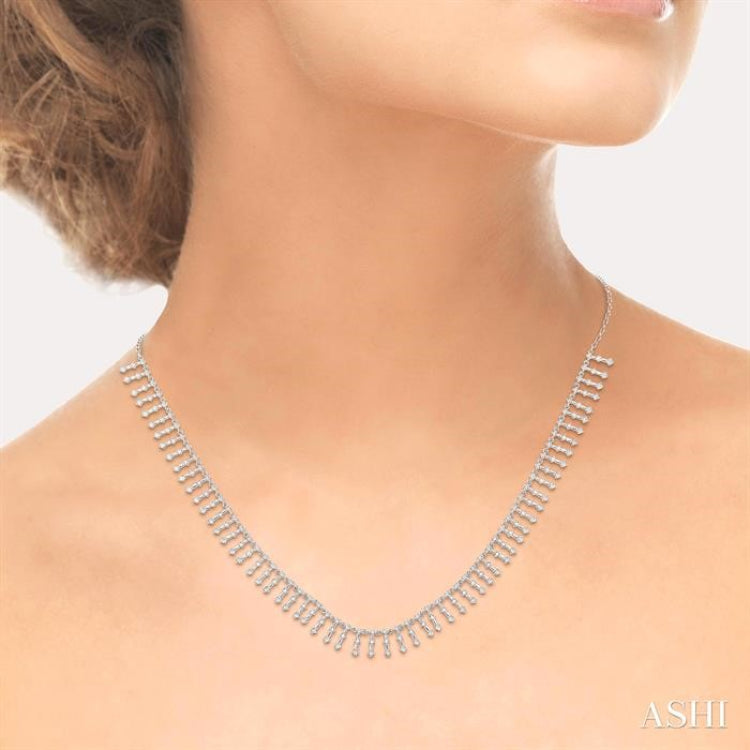 1 1/10 Ctw Spikes Shape Round Cut Diamond Fashion Necklace in 14K White Gold 1 1/10 Ctw Spikes Shape Round Cut Diamond Fashion Necklace in 14K White Gold