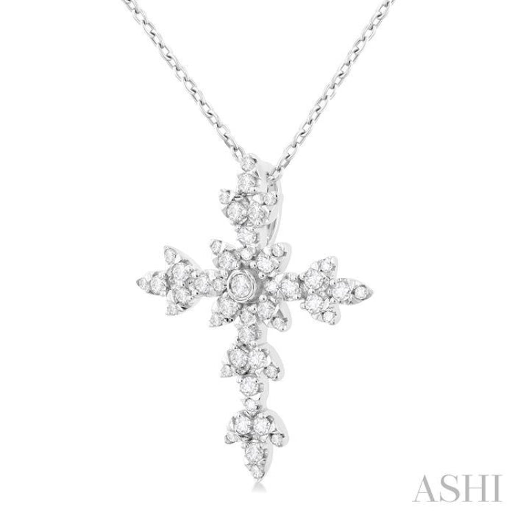 1/4 Ctw Floral Leaf Cross Round Cut Diamond Fashion Pendant With Chain in 14K White Gold 1/4 Ctw Floral Leaf Cross Round Cut Diamond Fashion Pendant With Chain in 14K White Gold