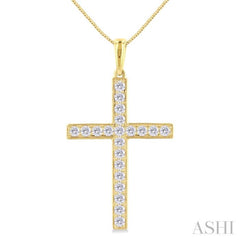 1/2 Ctw Round Cut Diamond Pave Set 1-Inch Plate Cross Pendant With Chain in 14K Yellow Gold 1/2 Ctw Round Cut Diamond Pave Set 1-Inch Plate Cross Pendant With Chain in 14K Yellow Gold