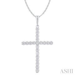 1/2 Ctw Cross Shared Prong Set Round Cut Diamond Pendant With Chain in 14K White Gold 1/2 Ctw Cross Shared Prong Set Round Cut Diamond Pendant With Chain in 14K White Gold