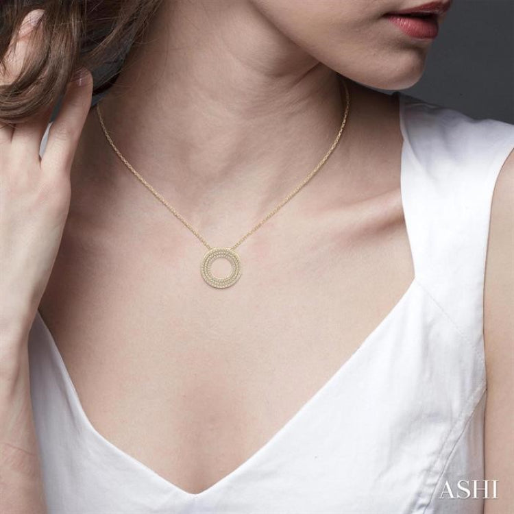 1/3 Ctw Circle Triple Row Round Cut Diamond Fashion Pendant With Chain in 10K Yellow Gold 1/3 Ctw Circle Triple Row Round Cut Diamond Fashion Pendant With Chain in 10K Yellow Gold