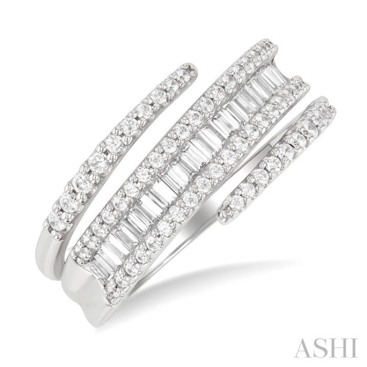 3/4 Ctw Baguette and Round Cut Diamond Spiral Band in 14K White Gold
